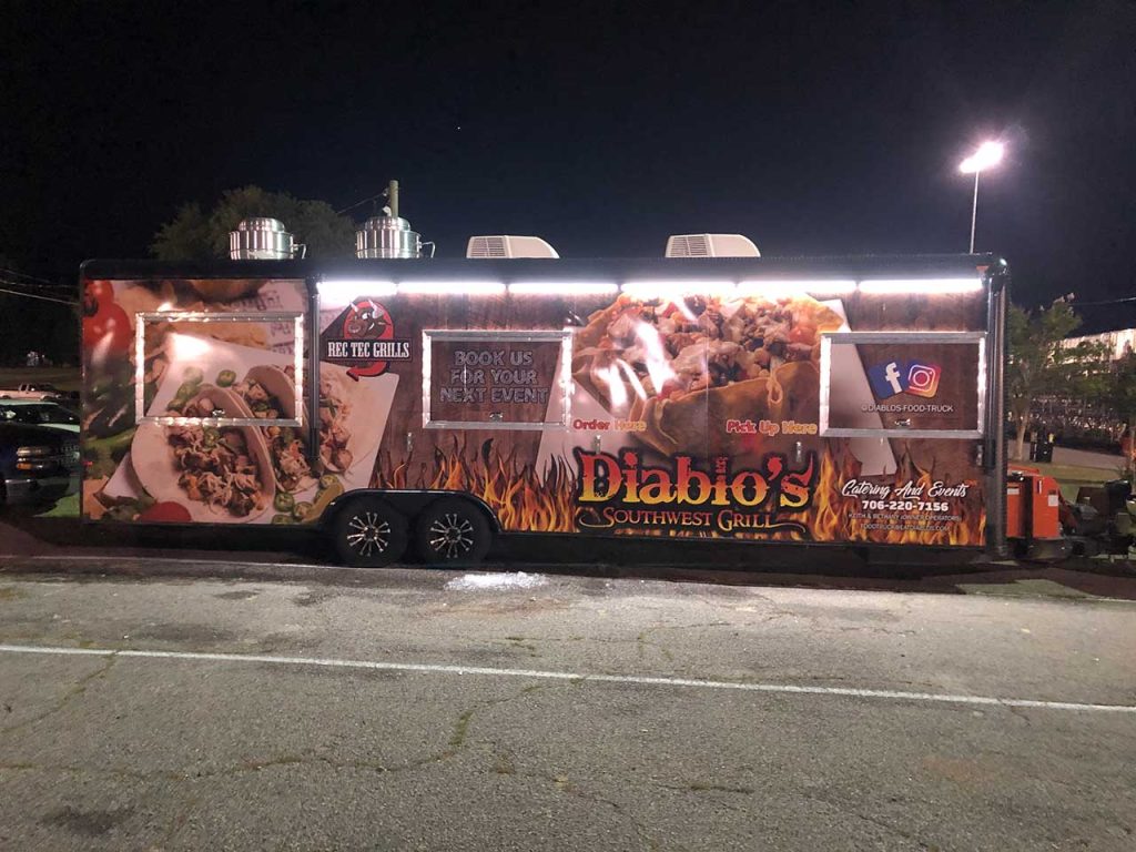 diablos food truck in parkling lot